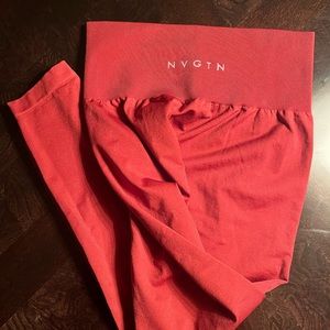 NVGTN Carmine Solid Seamless Leggings